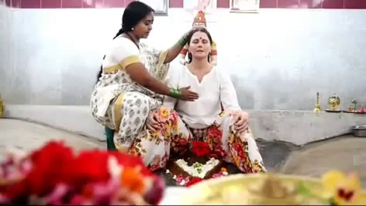 হিন্দুদের লিঙ্গ পুজার একটি অশালীন ভিডিও নিয়ে মিডিয়ায় তোলপাড় – সভ্য যুগেও অসভ্য তারা