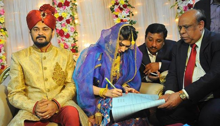 ইমরানের এটি প্রথম বিয়ে ও প্রথম বিচ্ছেদ হলেও মন্ত্রীকন্যা নাদিয়ার ছিলো এটি দ্বিতীয় বিয়ে ও দ্বিতীয় বিচ্ছেদ… আরও পড়ুন
