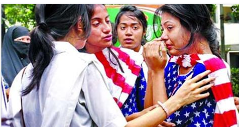 এ কেমন শিক্ষক.!! কথা না শোনায় ছাত্রীকে চুলের মুঠি ধরে টেনে হিচড়ে পানিতে নামালো শিক্ষক (ভিডিওসহ)