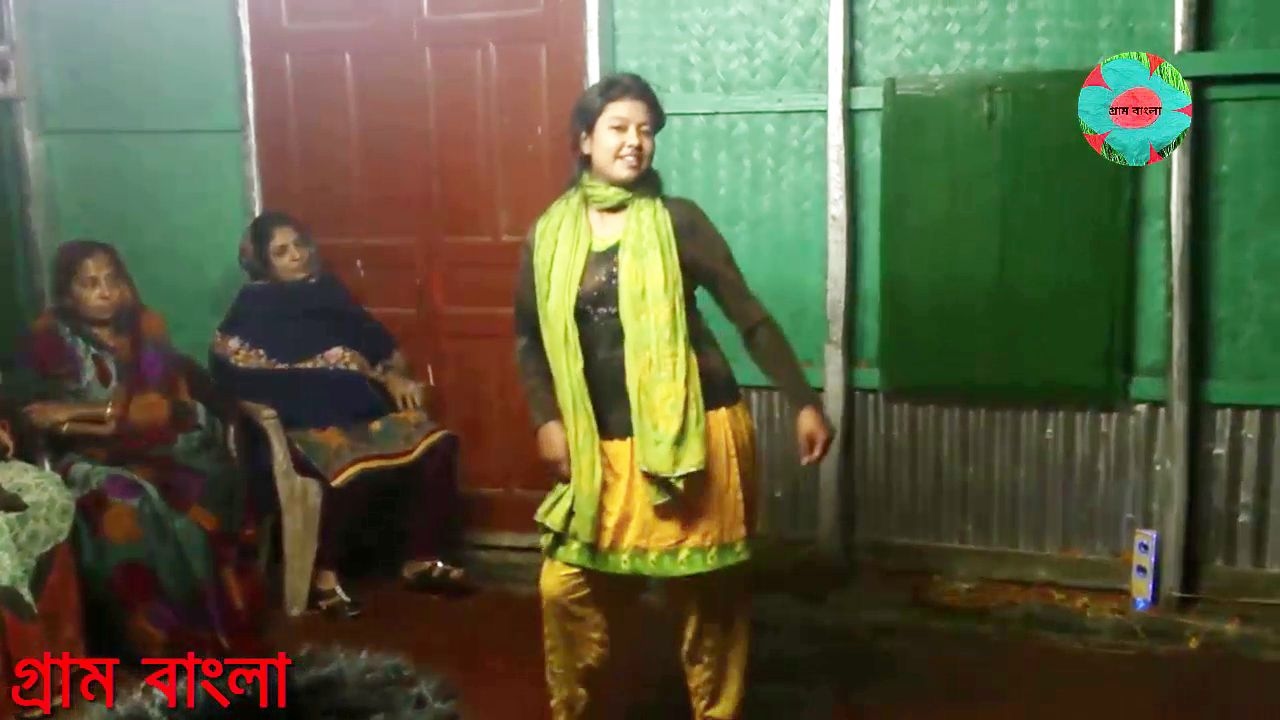 গ্রামের মেয়ের অসাধারণ  নাচ , না দেখলে মিস করবেন ।