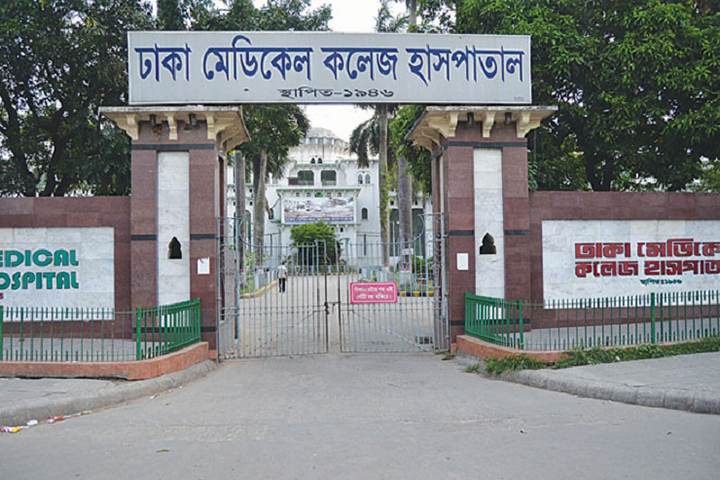 চেয়ারে বসা নিয়ে হাতাহাতিতে ঢামেকের ৫ চিকিৎসক আহত