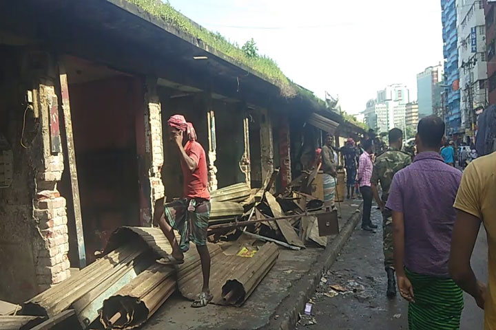 ক্ষতিপূরণ না দিয়েই এলিভেটেড এক্সপ্রেসের উচ্ছেদের কাজ শুরুর অভিযোগ