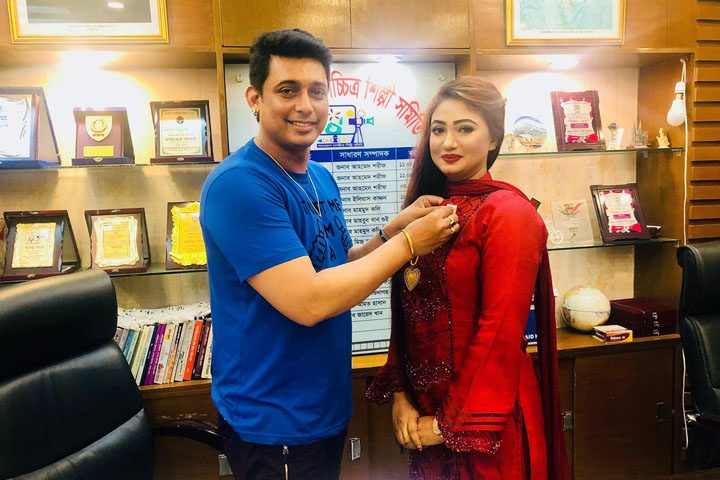 শিল্পী সমিতিতে গিয়ে আপ্লুত আঁচল