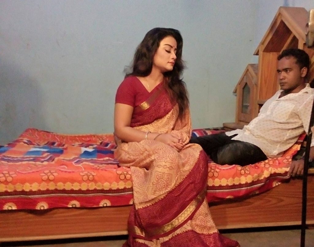৩ লাখ টাকার জন্য স্ত্রীকে অন্যের বিছানায় পাঠালেন মিতুল!