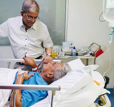 অসুস্থ ফারুককে দেখতে হাসপাতালে মির্জা ফখরুল