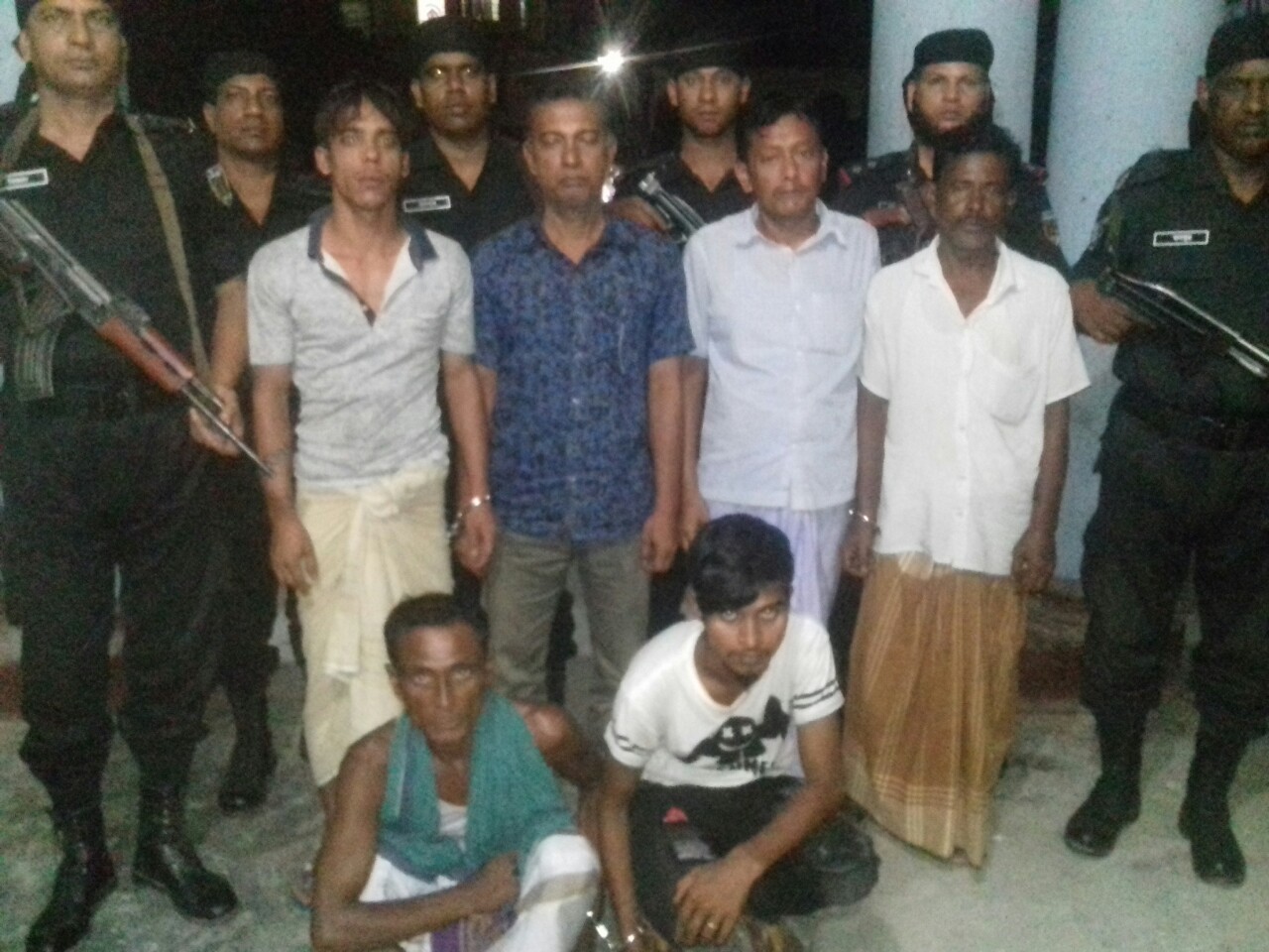 কিশোরগঞ্জের ভৈরবে ৬ মাদকসেবীকে গ্রেফতার করেছে র‍্যাব!