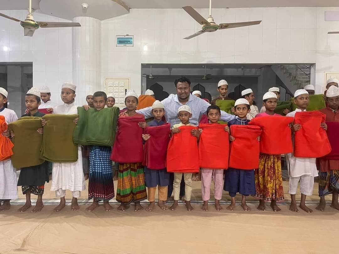 শেখ মণি’র জন্মদিনে ঢাকা মহানগর ছাত্রলীগের সাবেক সাধারন সম্পাদক সাব্বিরের শীতবস্ত্র বিতরণ