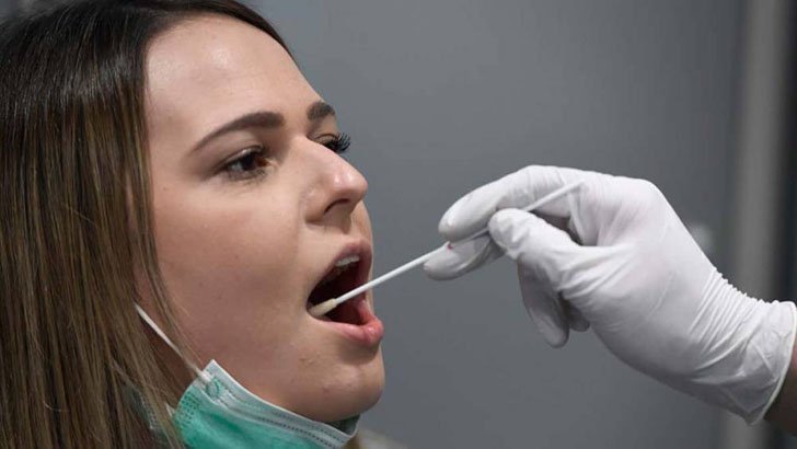 ওমিক্রন পরীক্ষায় বেশি কার্যকর গলা থেকে নেওয়া লালারস