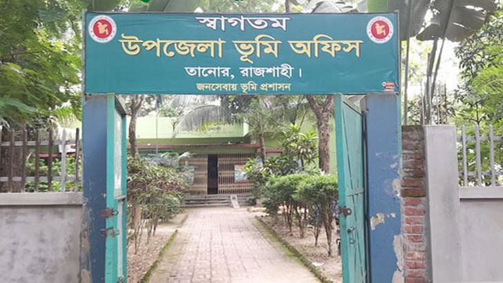 তানোরে ৩০ বছর ধরে পুকুর বেদখল