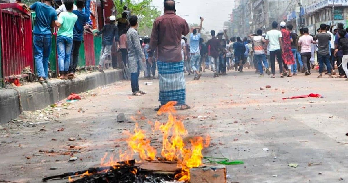 ফের রণক্ষেত্র নিউমার্কেট, ২০ শিক্ষার্থী আহত