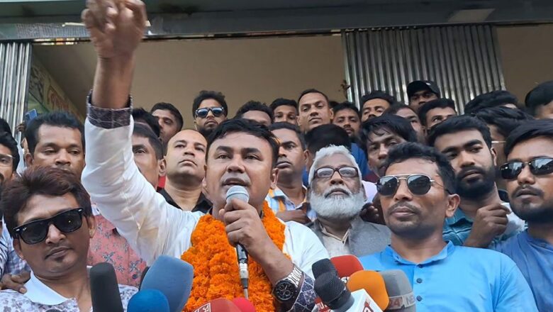 ‘শেখ হাসিনা আওয়ামী নেত্রী হওয়ারও যোগ্যতা রাখেন না’
